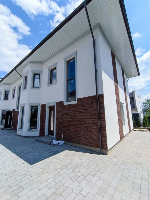 Зданий Таунхаус, Гостинний двір, Кварц