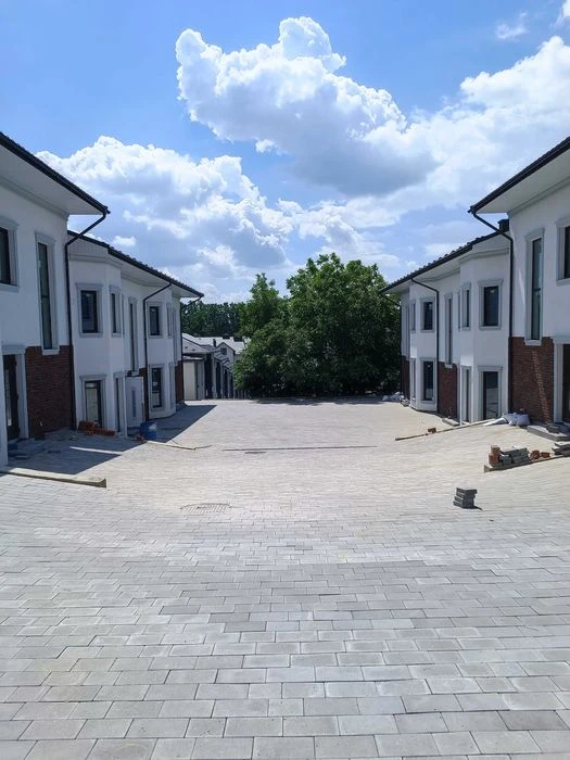 Зданий Таунхаус, Гостинний двір, Кварц