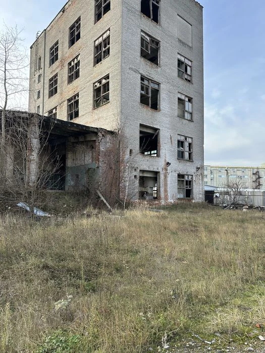 Продажа промышленного земельного участка со складами в г.Винны.