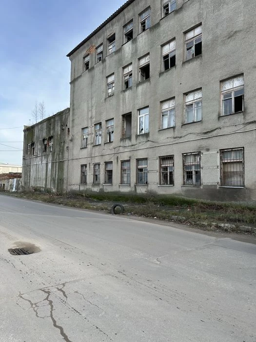 Продажа промышленного земельного участка со складами в г.Винны.