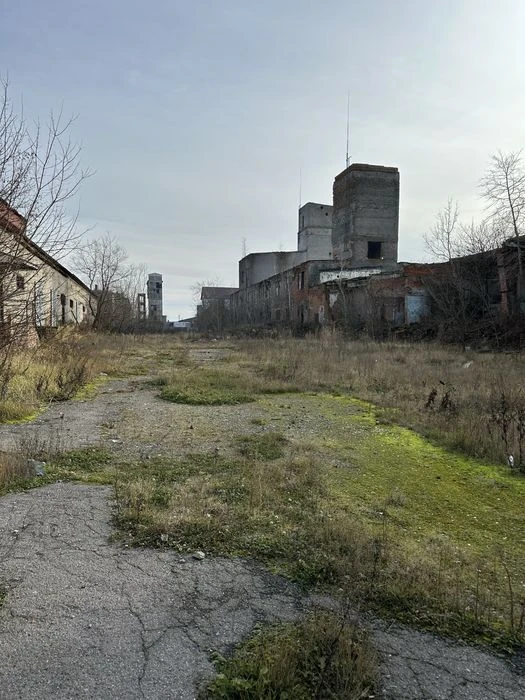 Продажа промышленного земельного участка со складами в г.Винны.