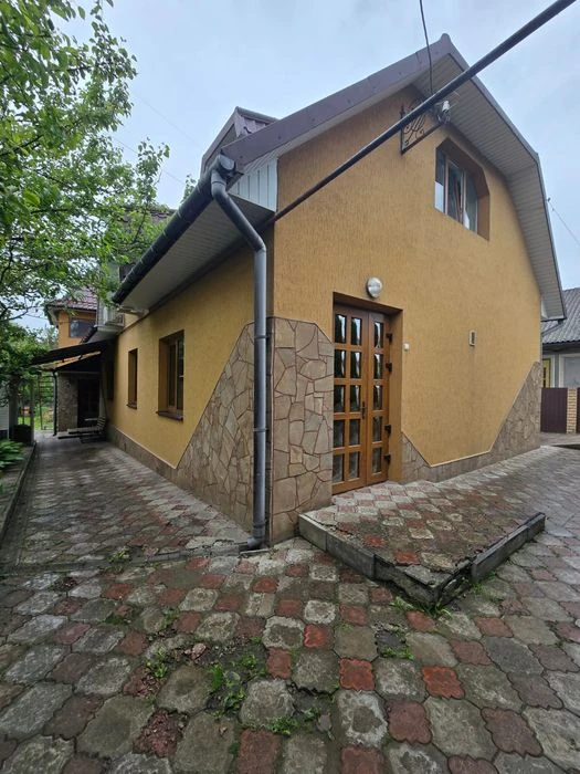 Продаж будинку в р-ні Кемпінг з гаражем і підвалом