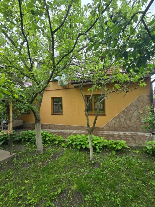 Продаж будинку в р-ні Кемпінг з гаражем і підвалом