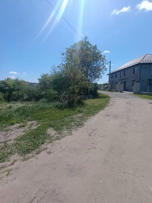 Земельна ділянка 10 соток під забудову, комунікації поруч