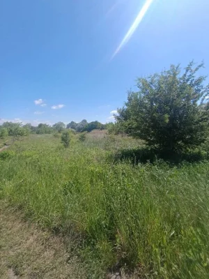 Земельна ділянка 10 соток під забудову, комунікації поруч
