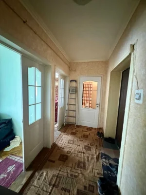 1\3 частина будинку 90.0 м кв. спільний двір. Заізд. район П