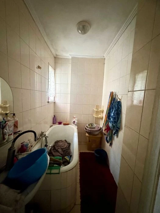 1\3 частина будинку 90.0 м кв. спільний двір. Заізд. район П