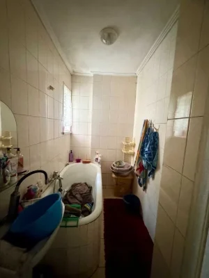 1\3 частина будинку 90.0 м кв. спільний двір. Заізд. район П