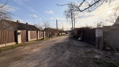 Продаж ділянки 8,5 сот недалеко від Ліктрав зі старим будинк