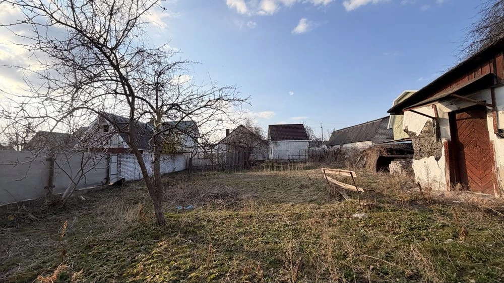 Продаж ділянки 8,5 сот недалеко від Ліктрав зі старим будинк