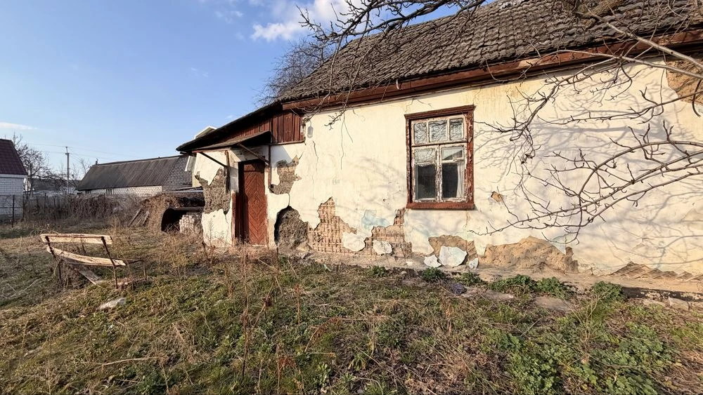 Продаж ділянки 8,5 сот недалеко від Ліктрав зі старим будинк