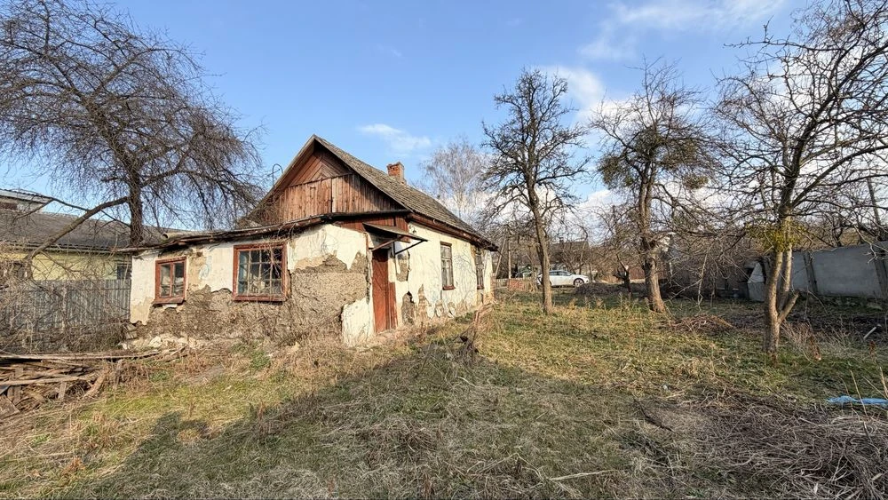 Продаж ділянки 8,5 сот недалеко від Ліктрав зі старим будинк