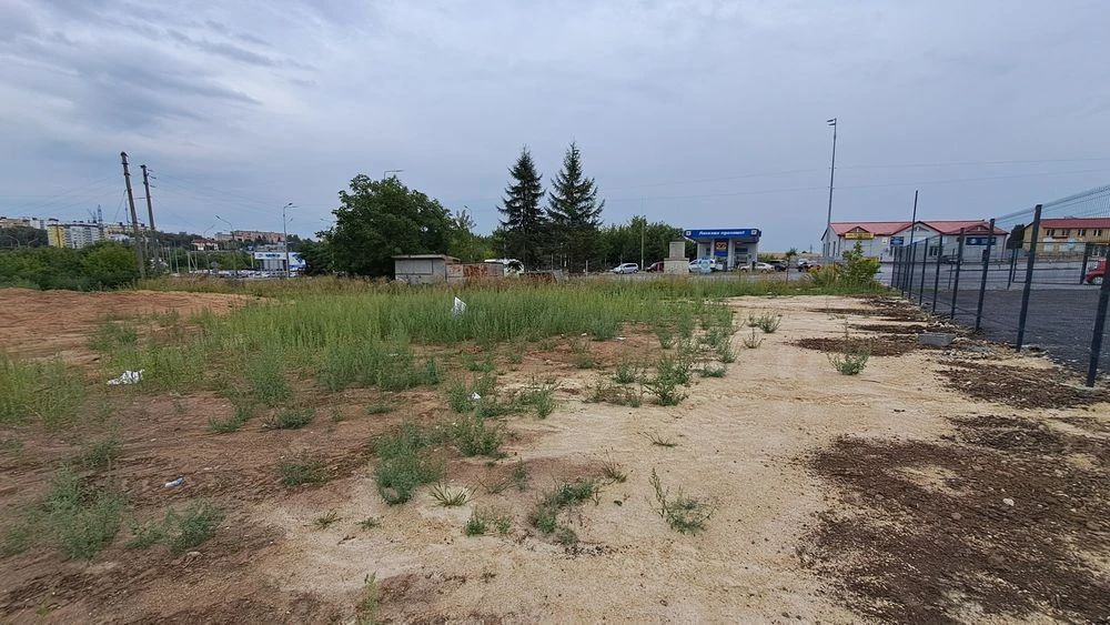 Продаж земельної ділянки комерційного призначення на вул. Се