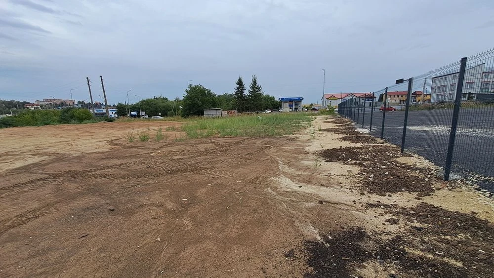Продаж земельної ділянки комерційного призначення на вул. Се