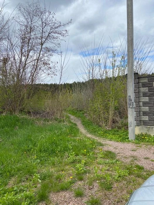 продам земельну ділянку 10 соток. Вул. Труда