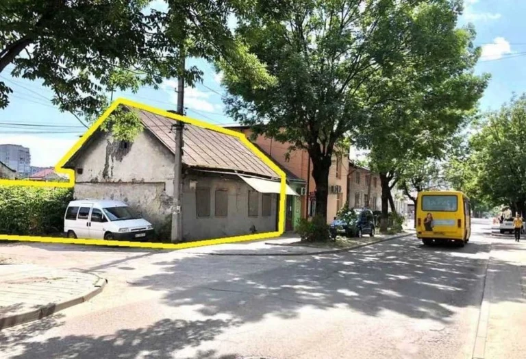 Земельна ділянка з будинком у м. Львів вул. Повітряна 41
