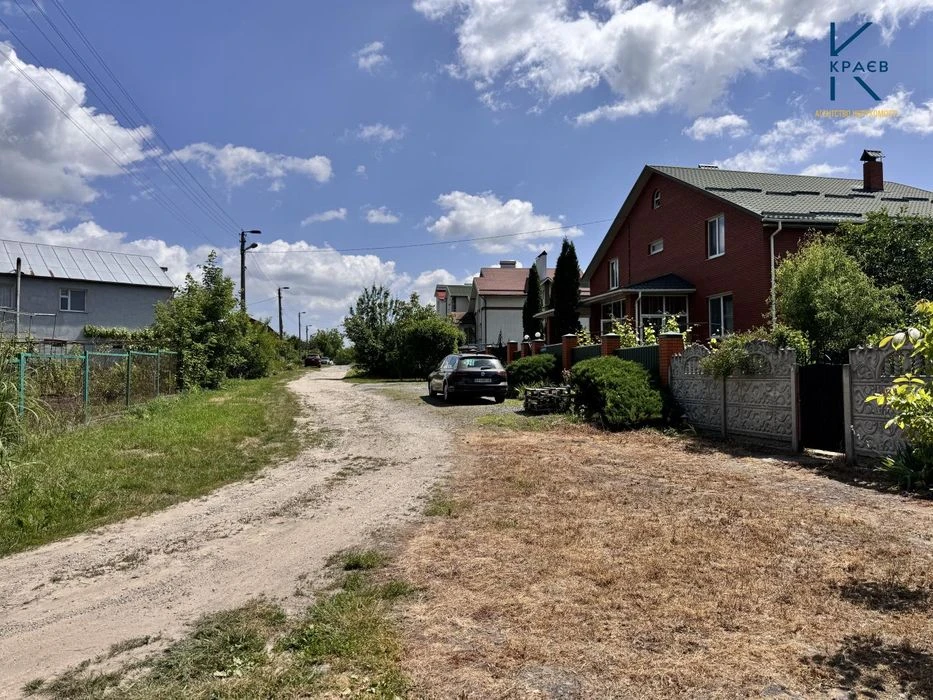 Продам ділянку з будівлею біля Катіону