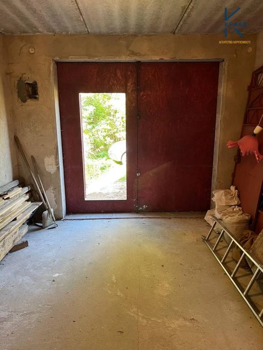 Продам ділянку з будівлею біля Катіону