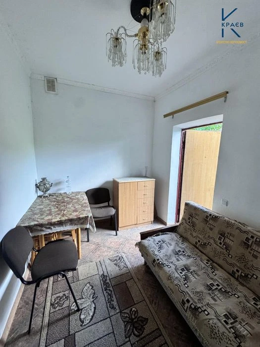 Продам ділянку з будівлею біля Катіону