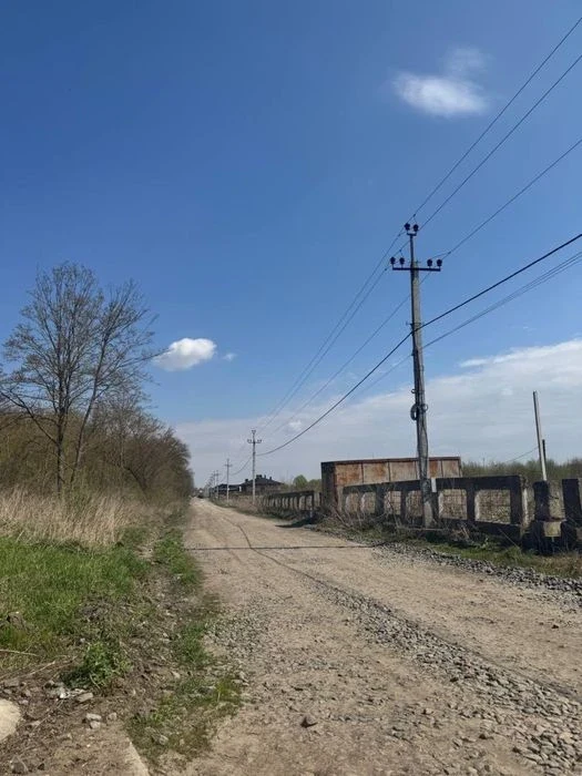 12 сотих під лісом, поруч вулиці Затишна!
