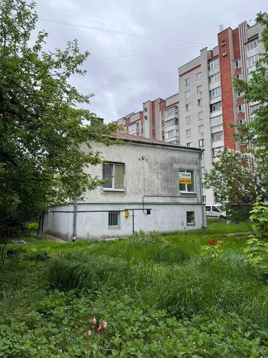 Продаж землі з будинком у Львові  вул. Панча - Чорновола - В