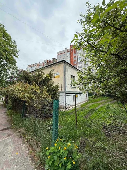 Продаж землі з будинком у Львові  вул. Панча - Чорновола - В