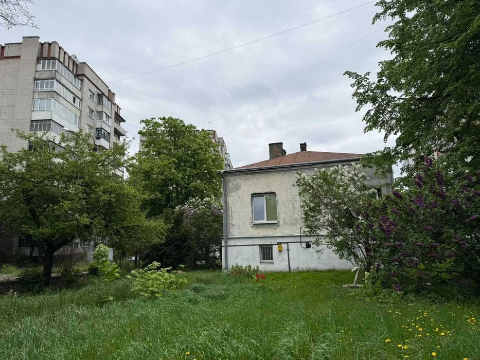 Продаж землі з будинком у Львові  вул. Панча - Чорновола - В