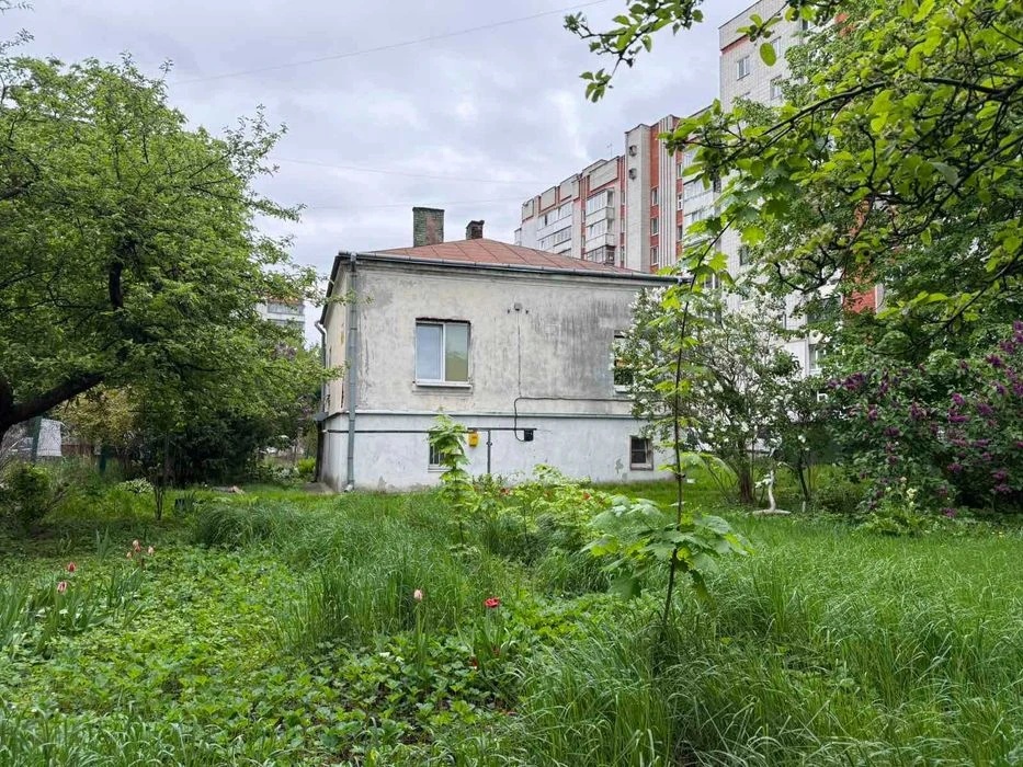 Продаж землі з будинком у Львові  вул. Панча - Чорновола - В