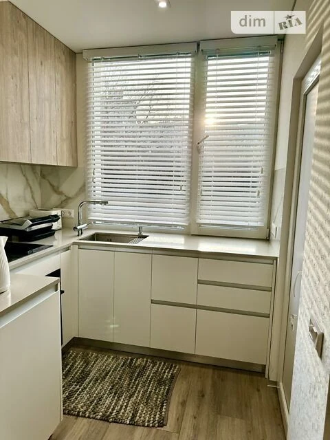 Sale of 3-room apartment 85.3 sq. m. on Revutskoho St. 19/1 • ID 3