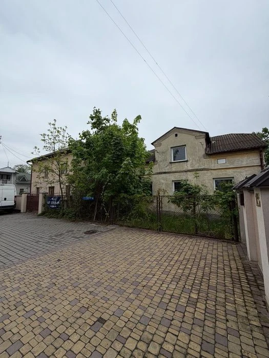 Продаж унікальної земельної ділянки з будинком ближній центр