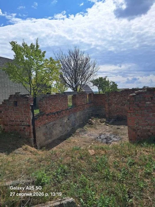 Земельну ділянку