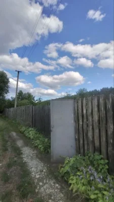 Продаж дачної ділянки з власним виходом до озера