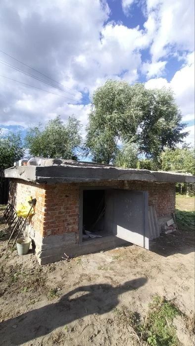 Продаж дачної ділянки з власним виходом до озера