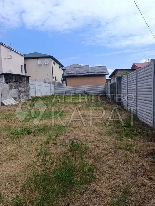 Ділянка (участок) поруч з метро "Хол. Гора", жила вулиця