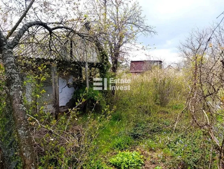 Продам рівну земельну ділянку площею 12 соток на пр. Науки,