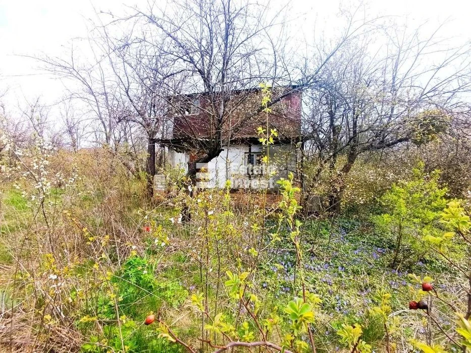 Продам рівну земельну ділянку площею 12 соток на пр. Науки,