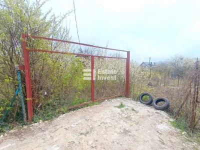 Продам рівну земельну ділянку площею 12 соток на пр. Науки,