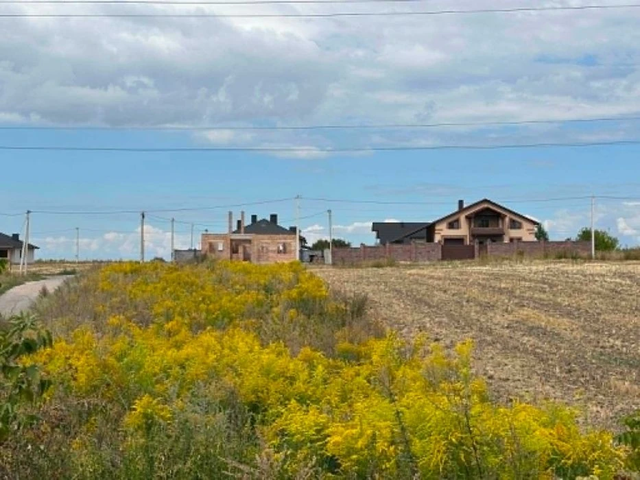 Продам фасадну, кутову ділянку над трасою Рівне-Млинів  за А