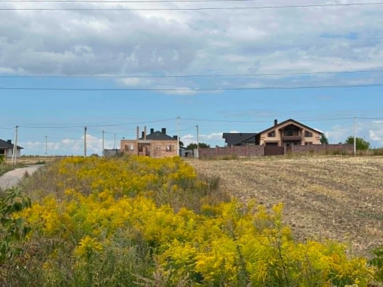 Продам фасадну, кутову ділянку над трасою Рівне-Млинів  за А