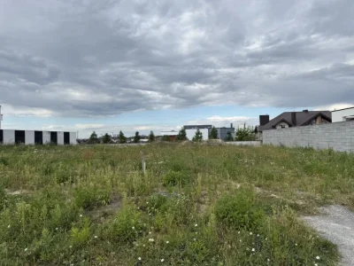 Терміново  продам земельну ділянку в р-ні Щасливого.
