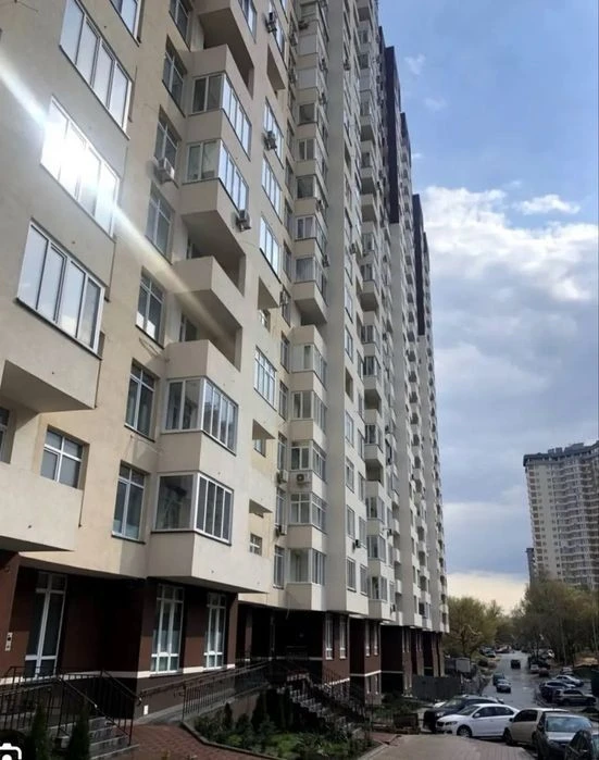 Продам 1-кімн. квартиру -студію в ЖК Караваєві дачі Польова