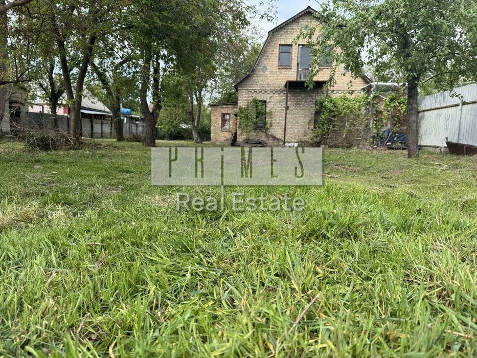 Продаж земельної ділянки з будинком Жуляни