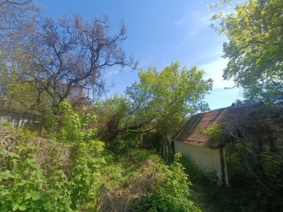 Продам приватизовану земельну ділянку 10,5сотки на пр.Науки