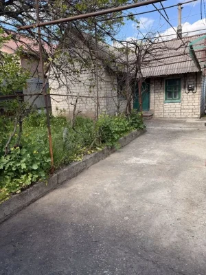 Plot with a house in Shevchenkivskyi microdistrict.