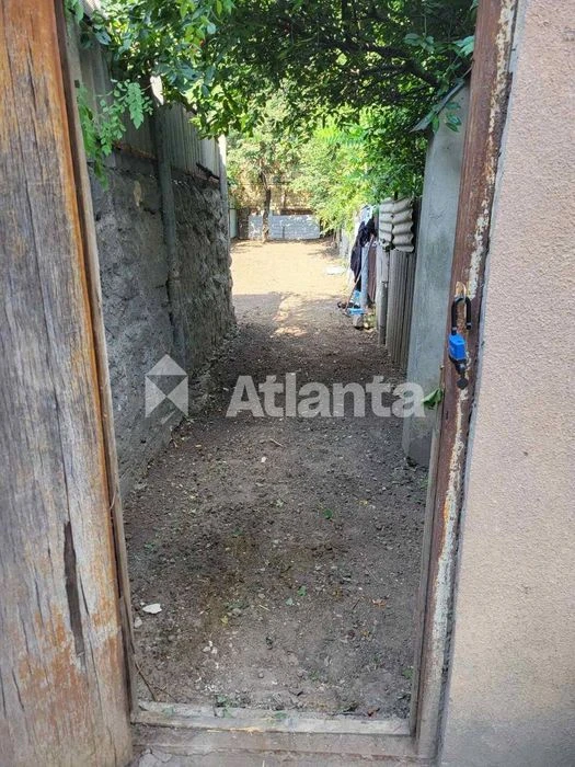 A prestigious plot on Fontana is ideal for commercial use