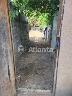 A prestigious plot on Fontana is ideal for commercial use