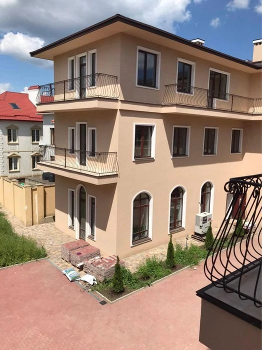 ПРОДАЖА  27 соток УЧАСТОК постороены 5 домов или 42 квартиры
