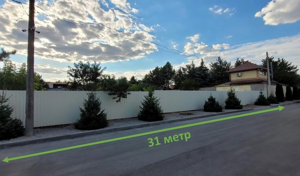 The last land plot on Yasna Street, Forum Village