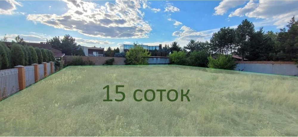 The last land plot on Yasna Street, Forum Village