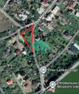 Продається земельна ділянка поруч міського озера.